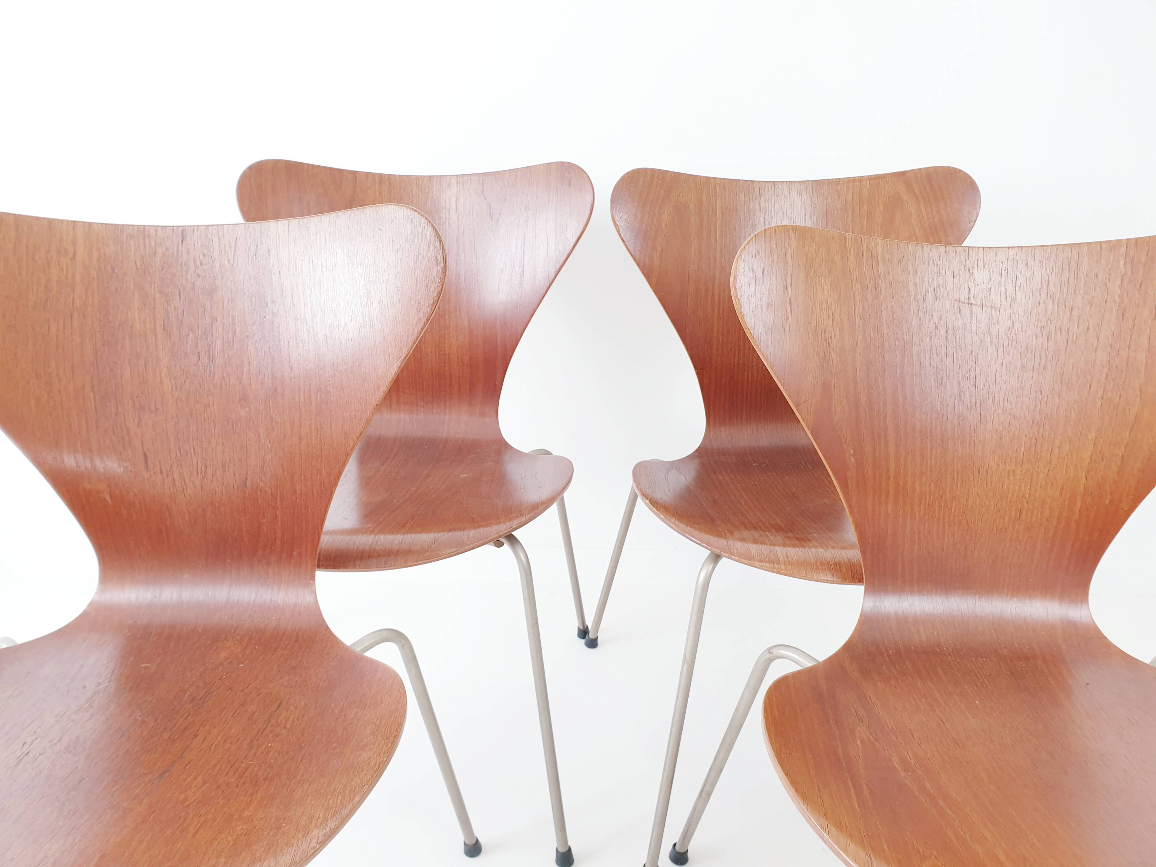 Set of 4 chairs teak by Arne Jacobsen Series 7 3107