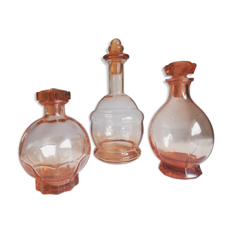 Trio de carafes en verre rose