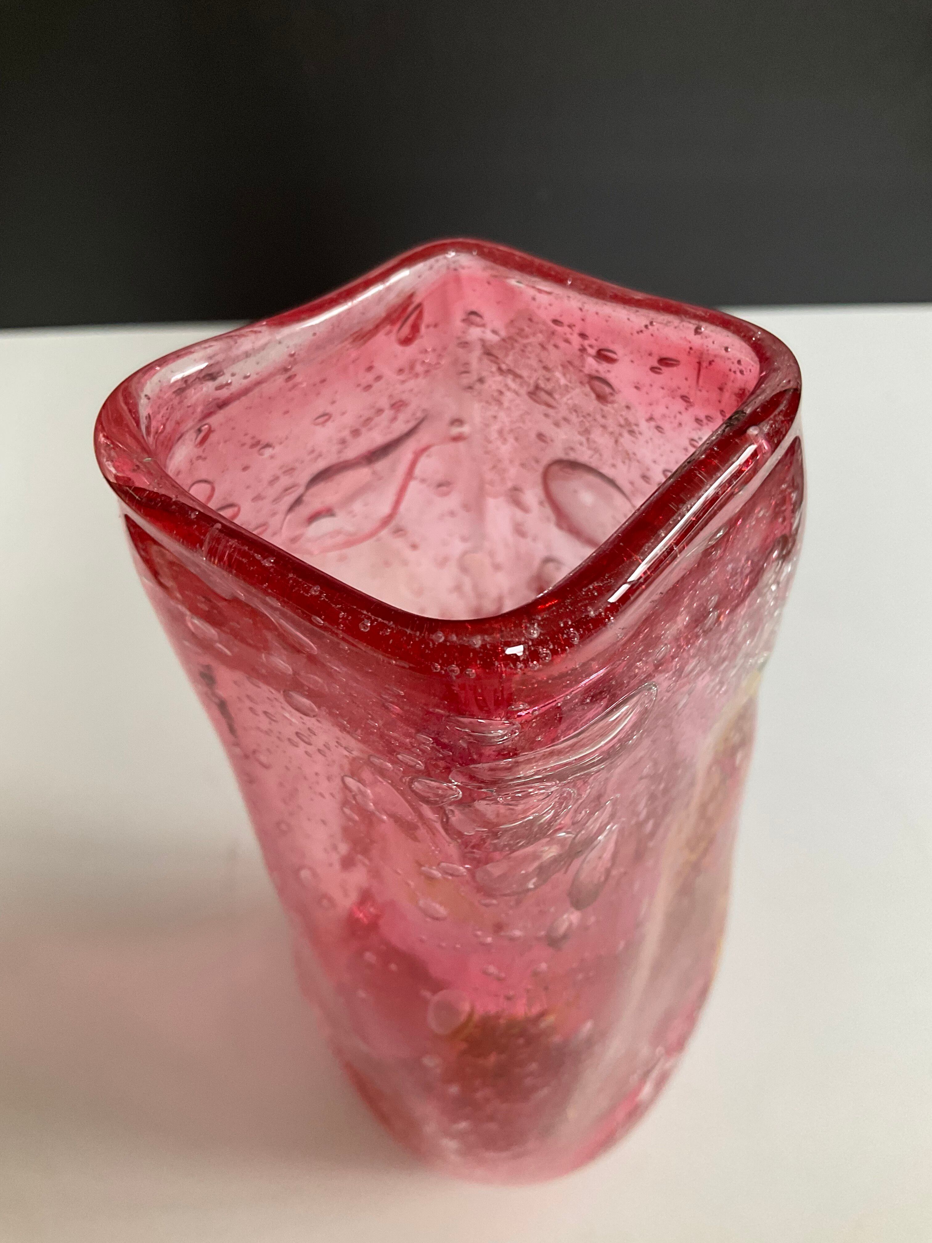 Vintage vase signed in bubble glass.