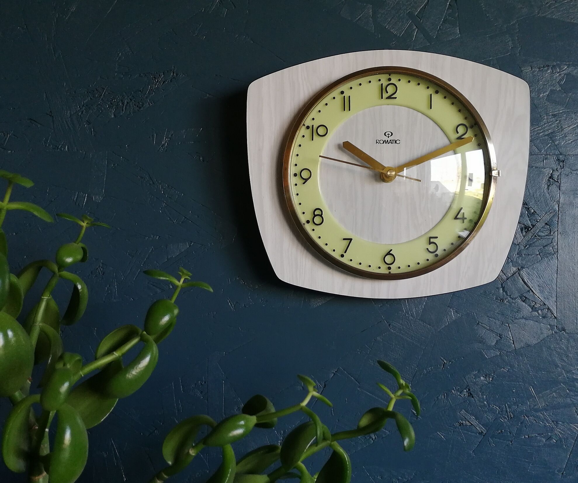 Vintage formica clock phosphorescent silent wall clock "Romatic gray wood"