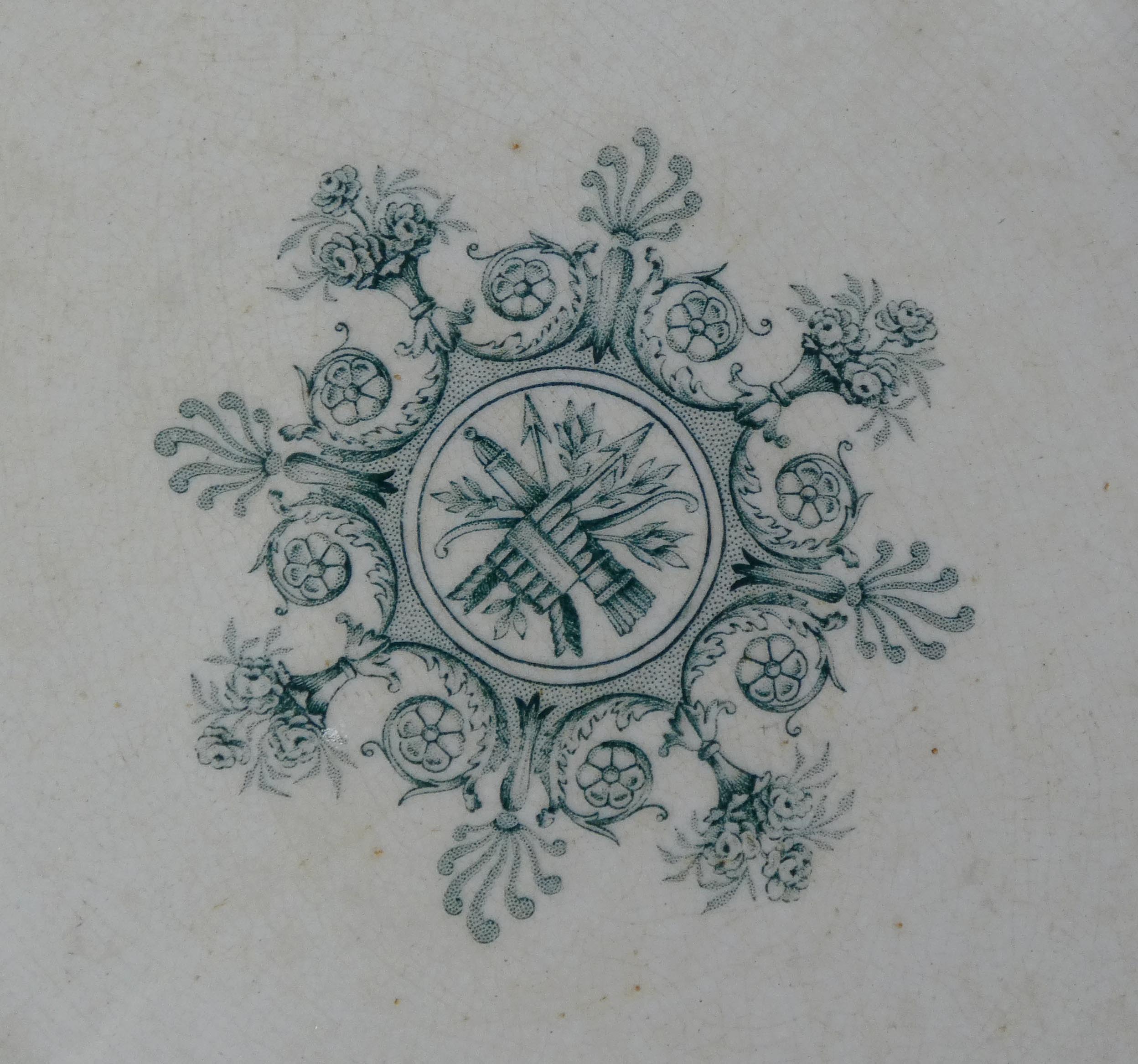 Oval dish iron earth compiegne