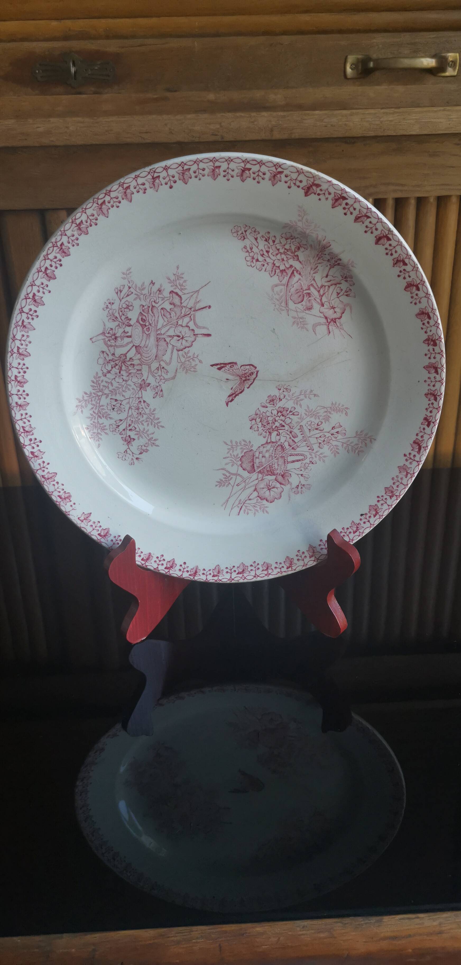 Flat round dish in pink iron earth Earthenware from Onnaing