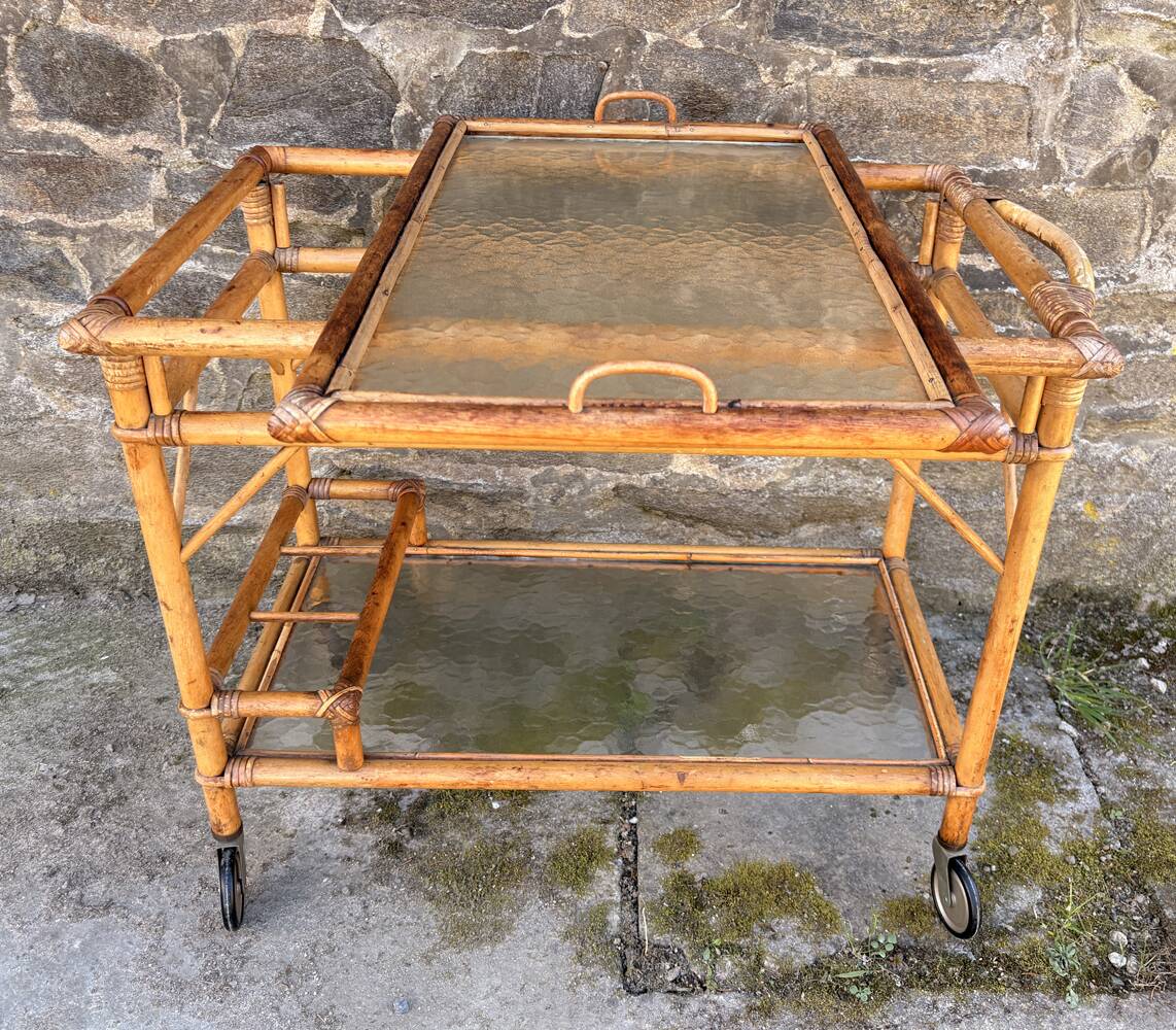 Vintage rolling dessert trolley in rattan, removable tray, Riviera style, 50s-60s.
