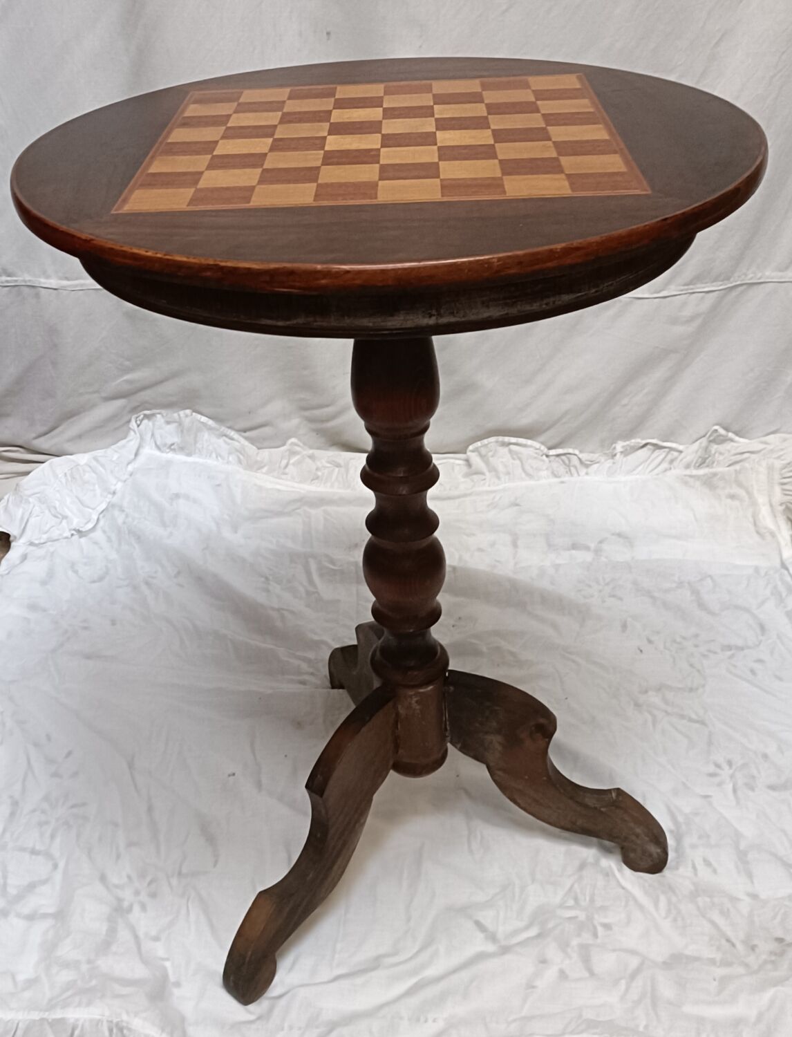Pedestal table chessboard inlaid old pegs and staples