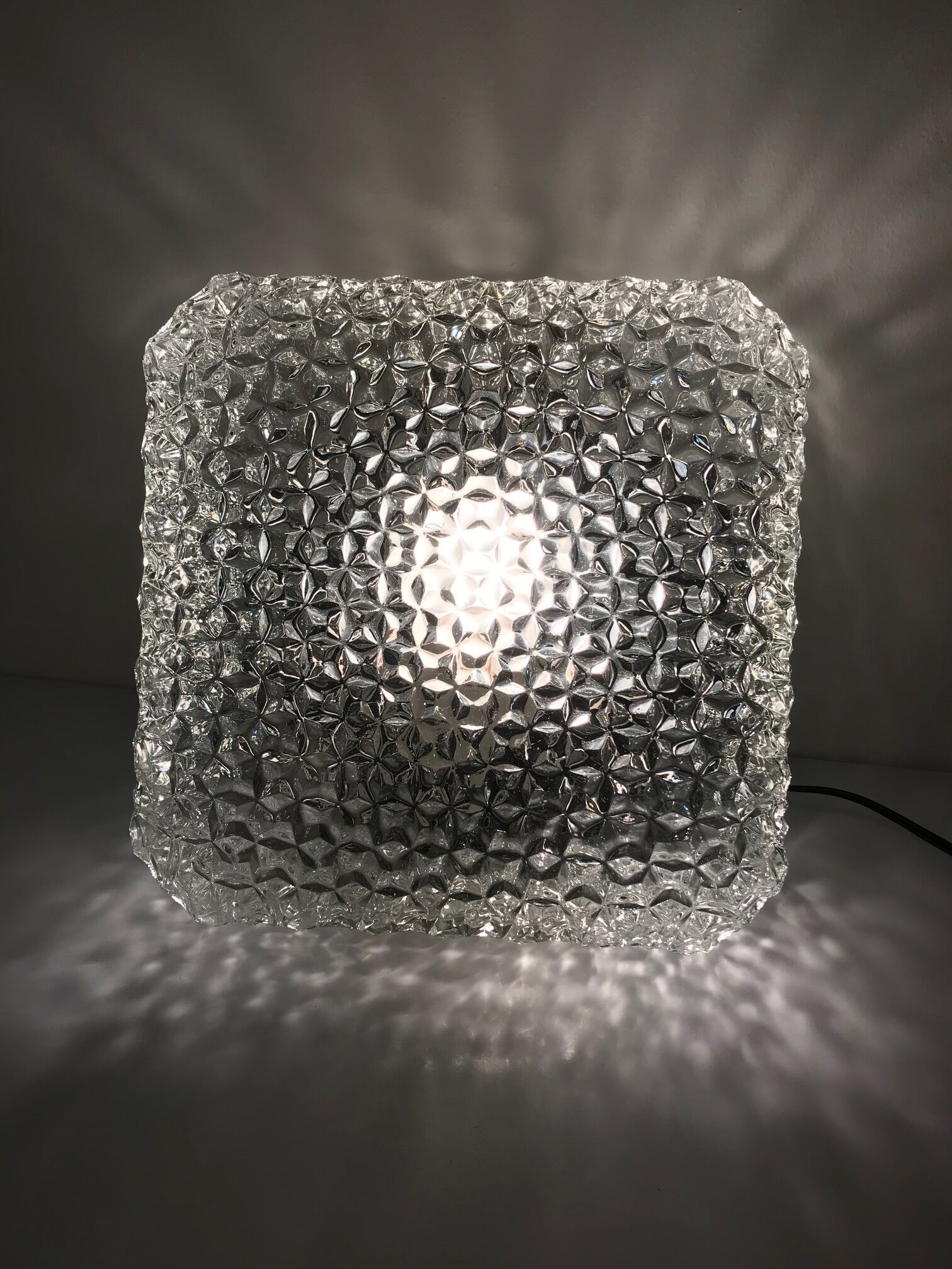 Square chiselled glass ceiling