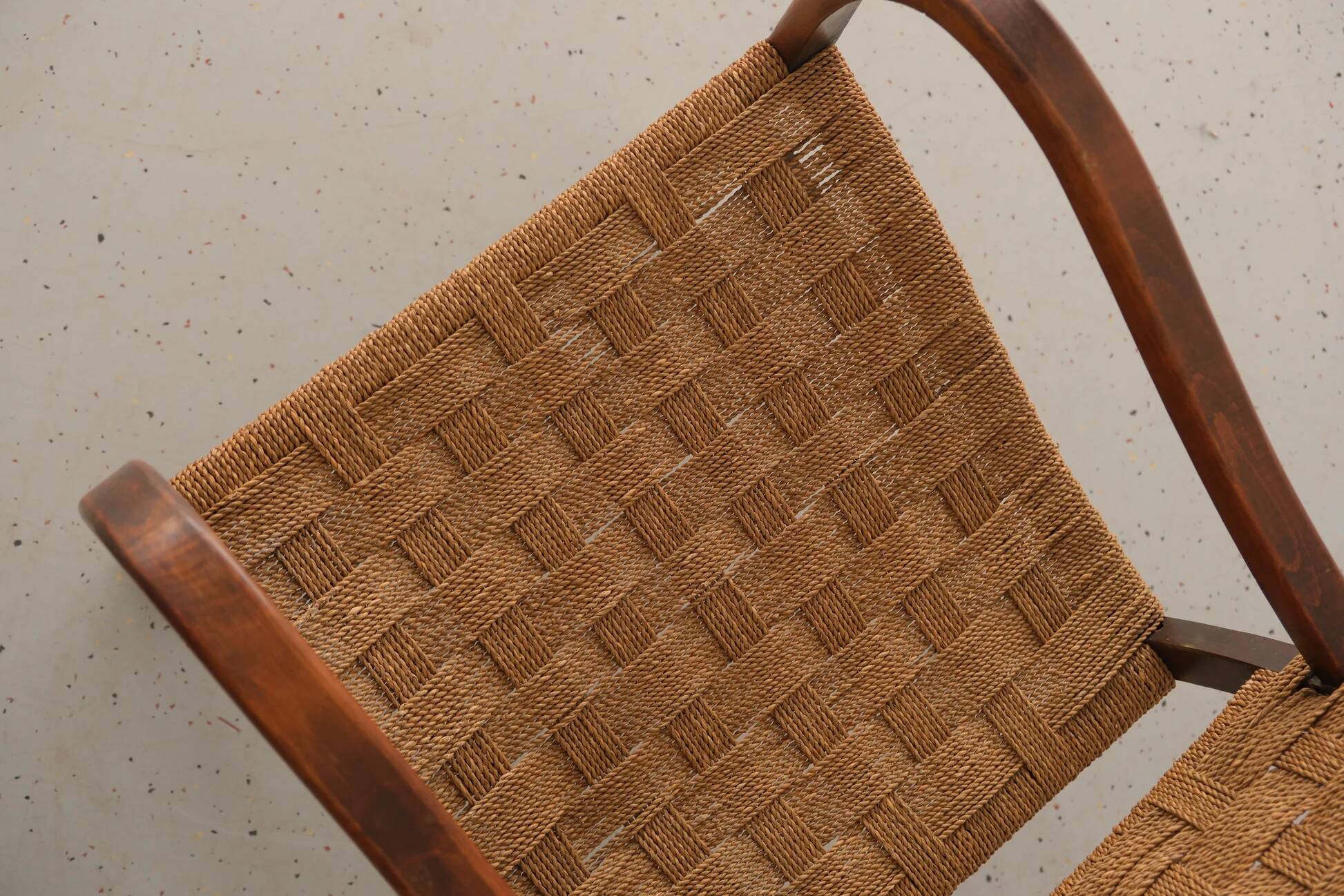 2 lounge chairs with cord
