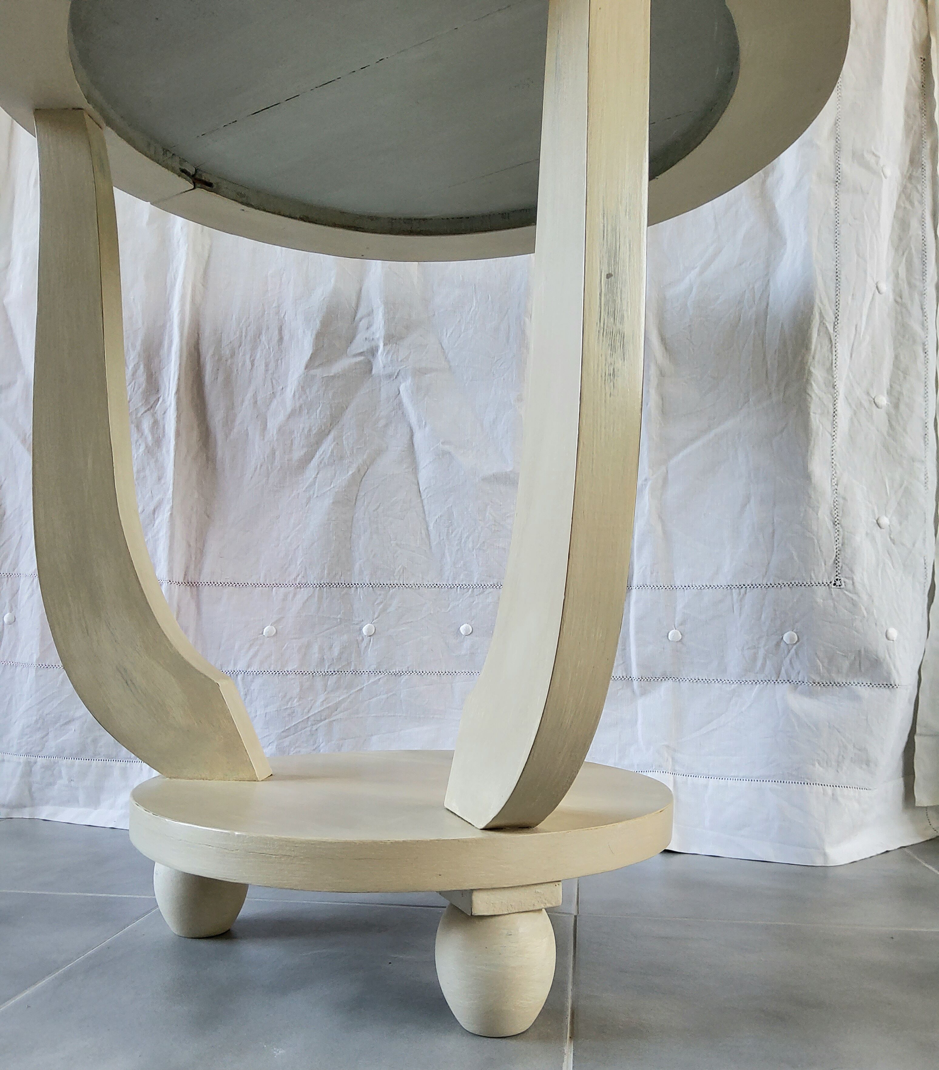 Patinated Art Deco pedestal table