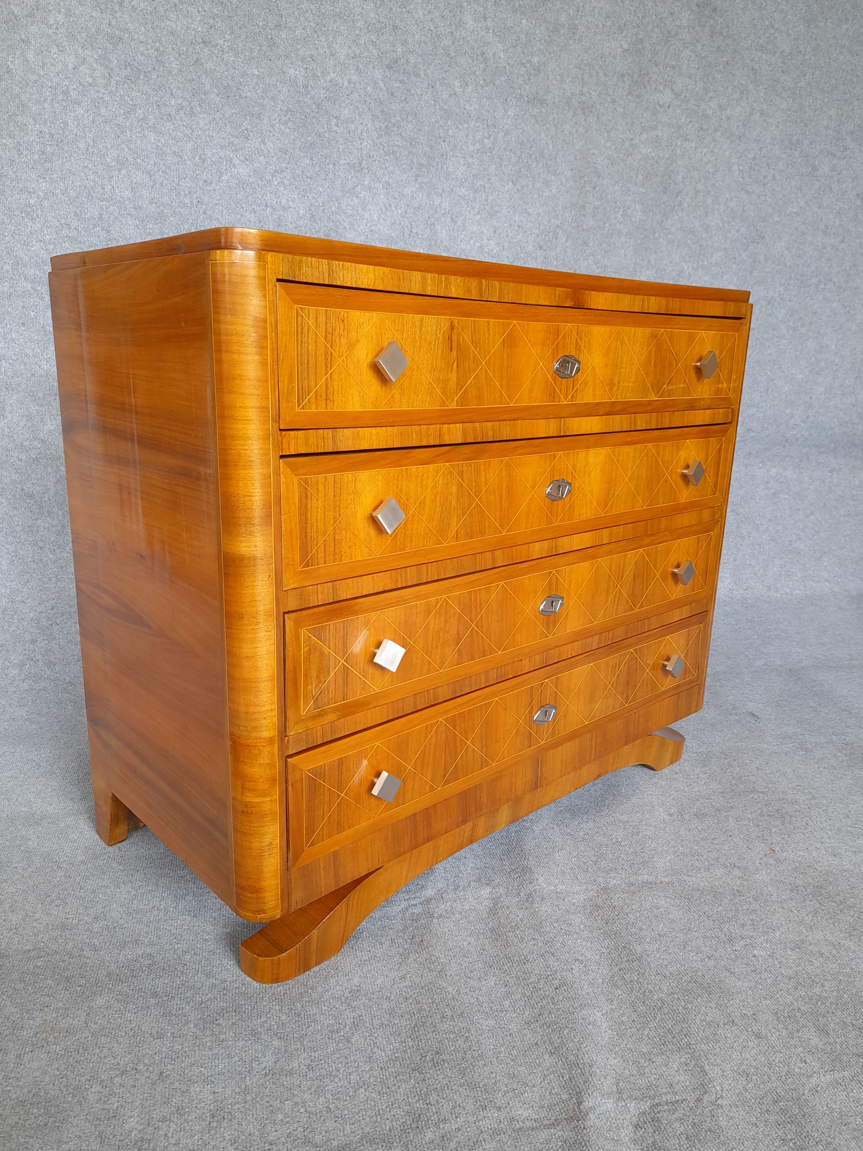 Art Deco chest of drawers (1930-1940) in walnut