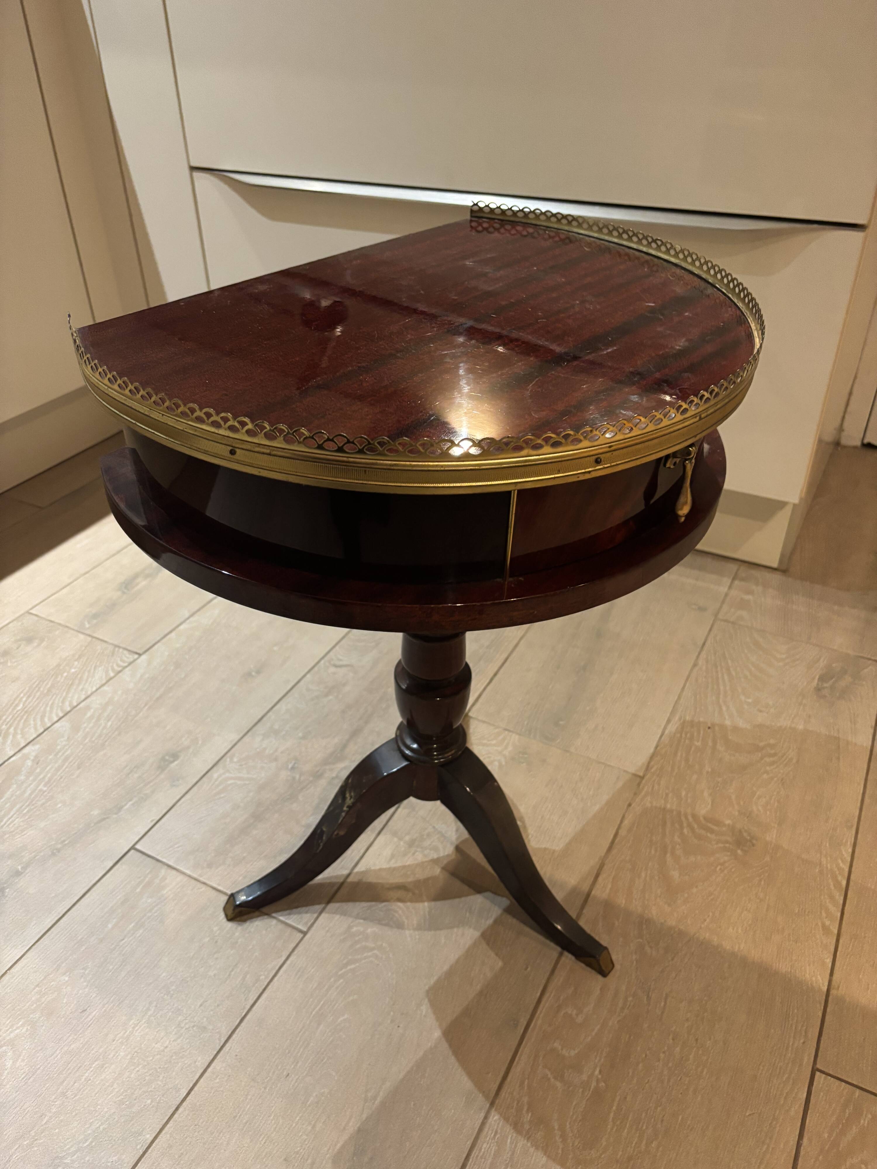 Empire style guéridon