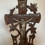 Ancien crucifix style forêt noire