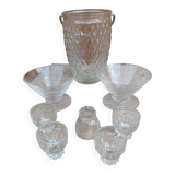 Carafe set, 5 small digestive glasses and 2 leaf-patterned cup glasses.