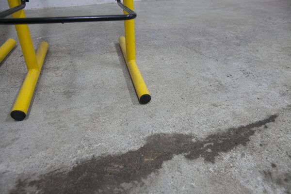 Paire de tabouret de bar italien ajustables jaune laqué et noir
