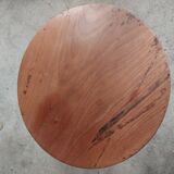 Round pedestal table
