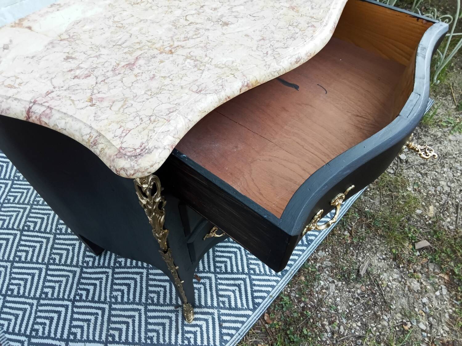 Petite commode noire