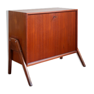 Vintage Scandinavian drop-leaf table in teak wood.