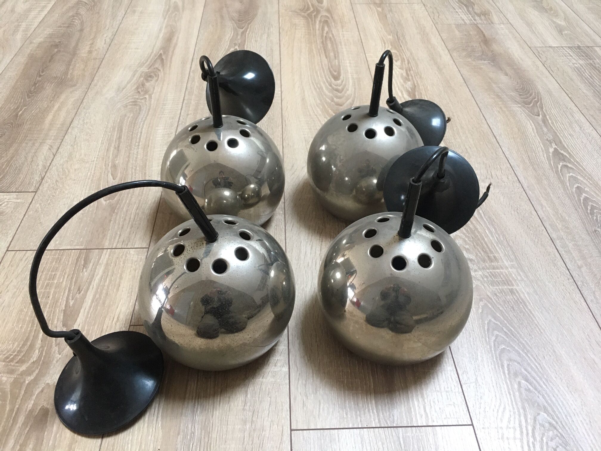 Light hanging chrome balls