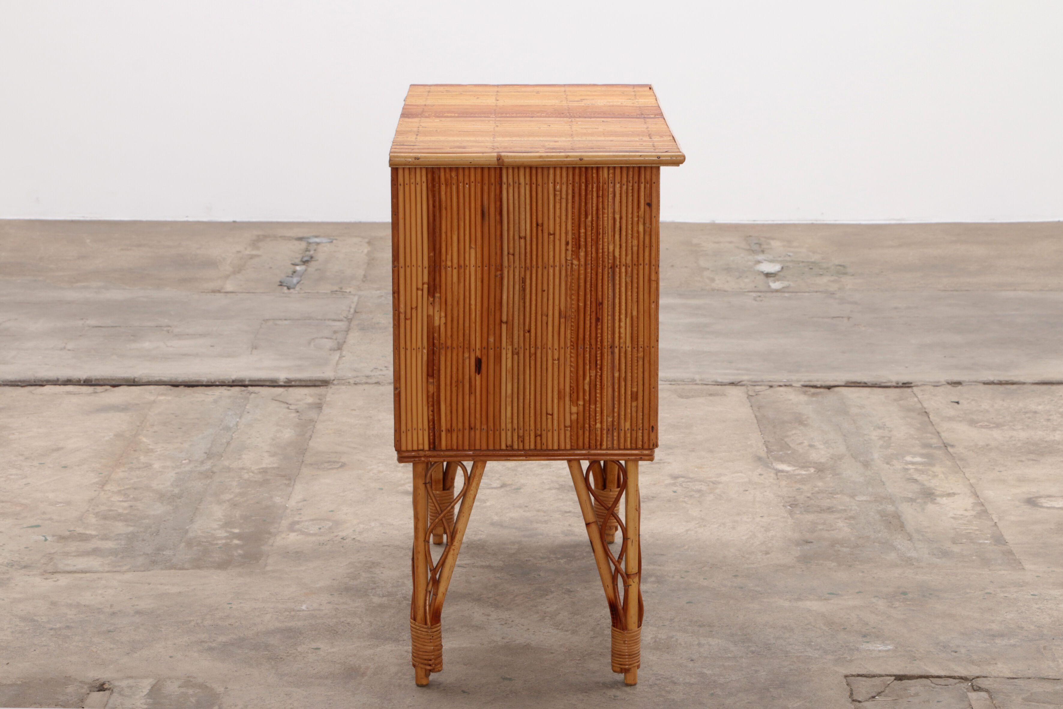 Bar ou vitrine vintage en bambou français des années 1960.