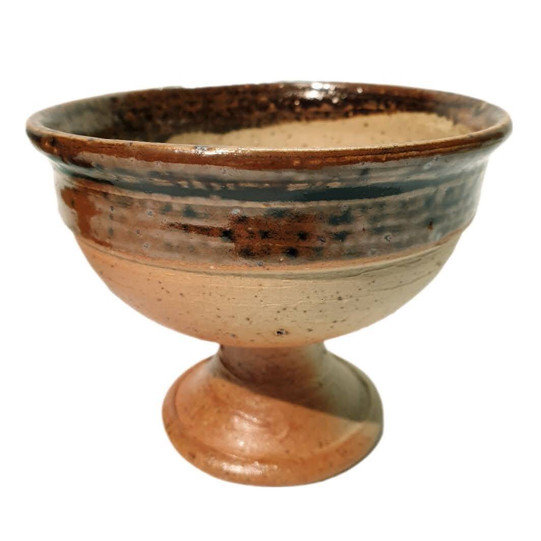 2 glazed stoneware bowls