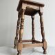 Tabouret carré ancien en bois massif