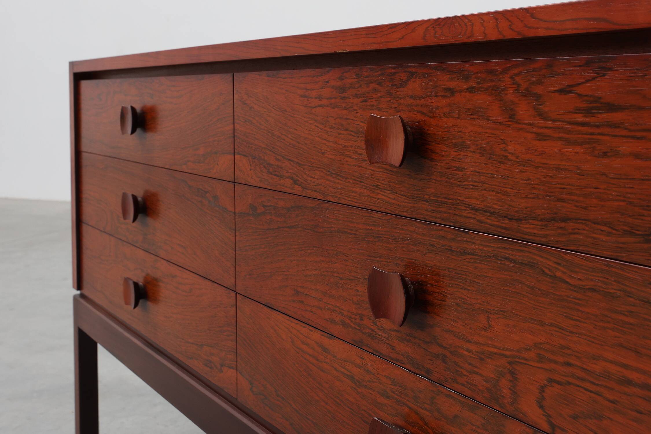 Commode danoise moderne du milieu du siècle, Danemark, vers les années 1960.