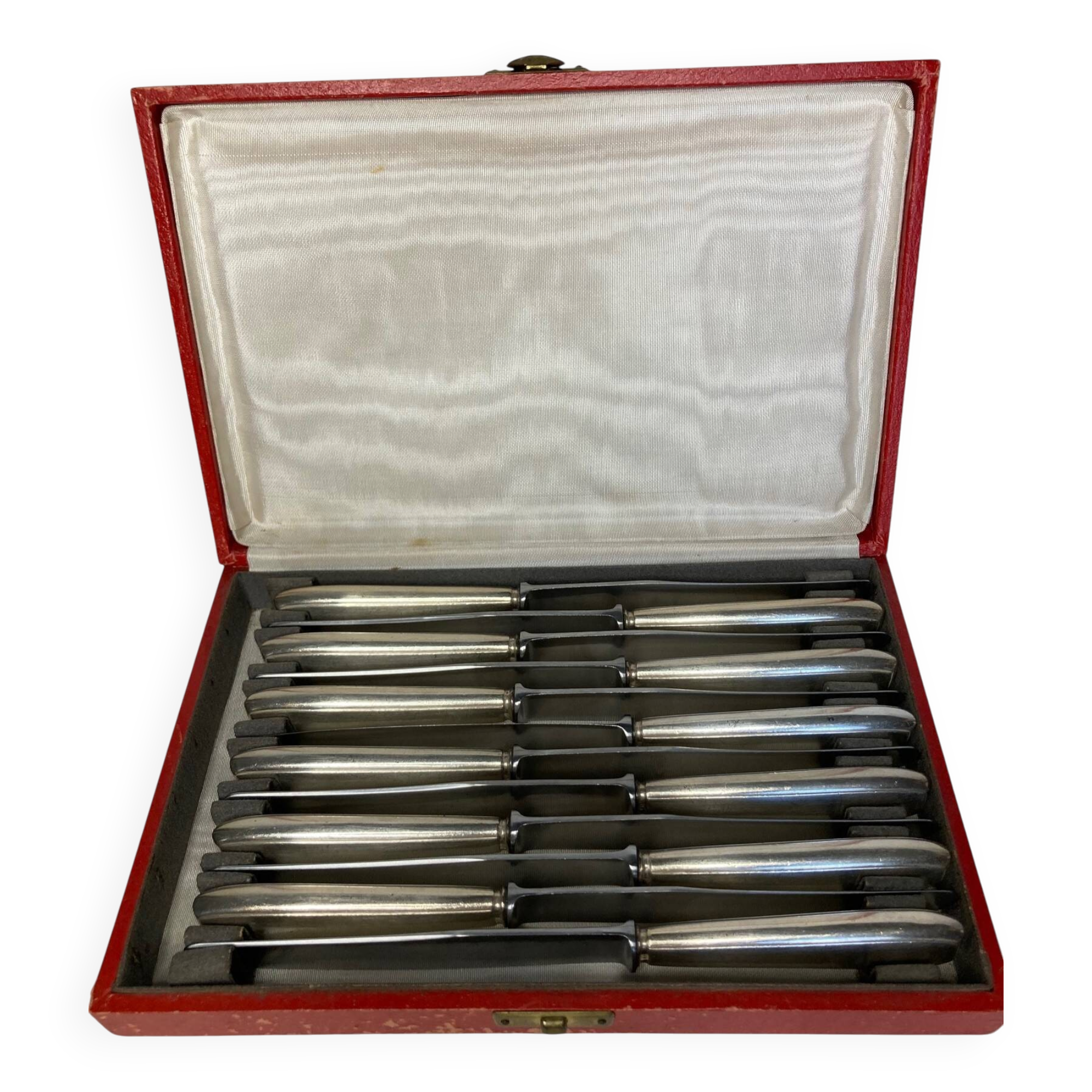 Tableware, 12 dessert knives made of silver-plated metal around 1950.