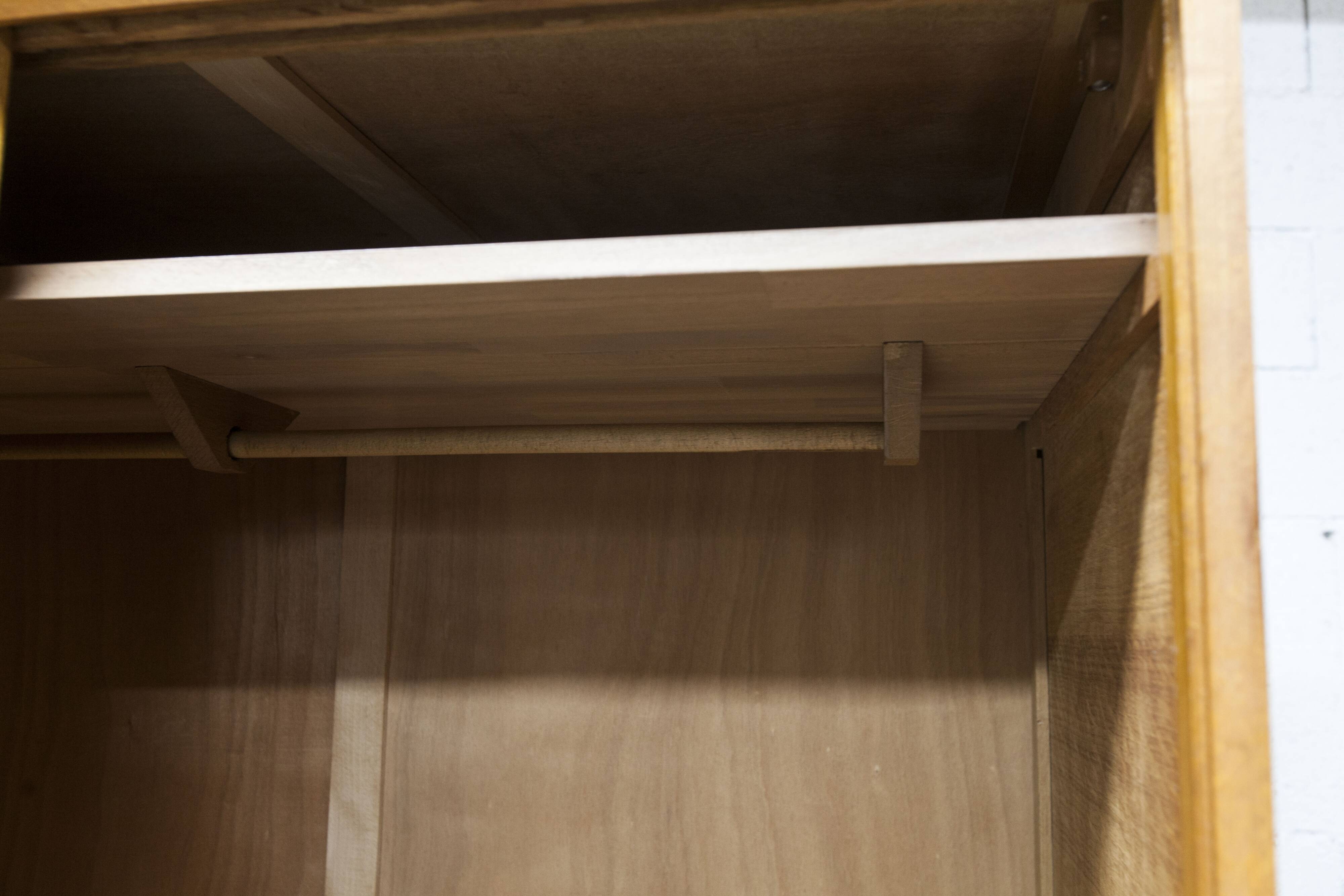 Armoire penderie 1950 pieds compas portes coulissantes plateau neuf