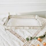 Rectangular Pyrex dish on silver metal support