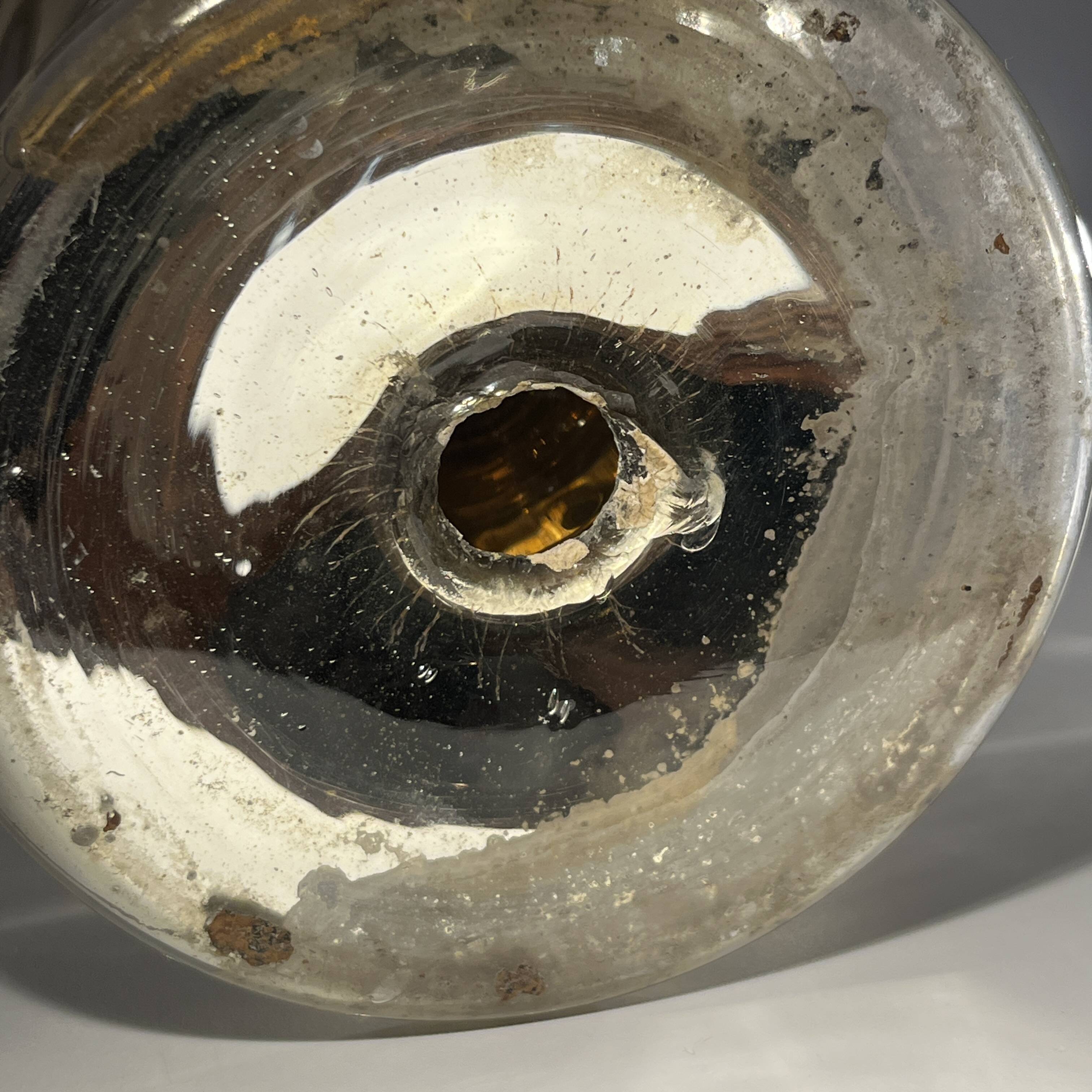 Cup in blown mercury and gilded glass called "sulfide", floral decoration engraved with