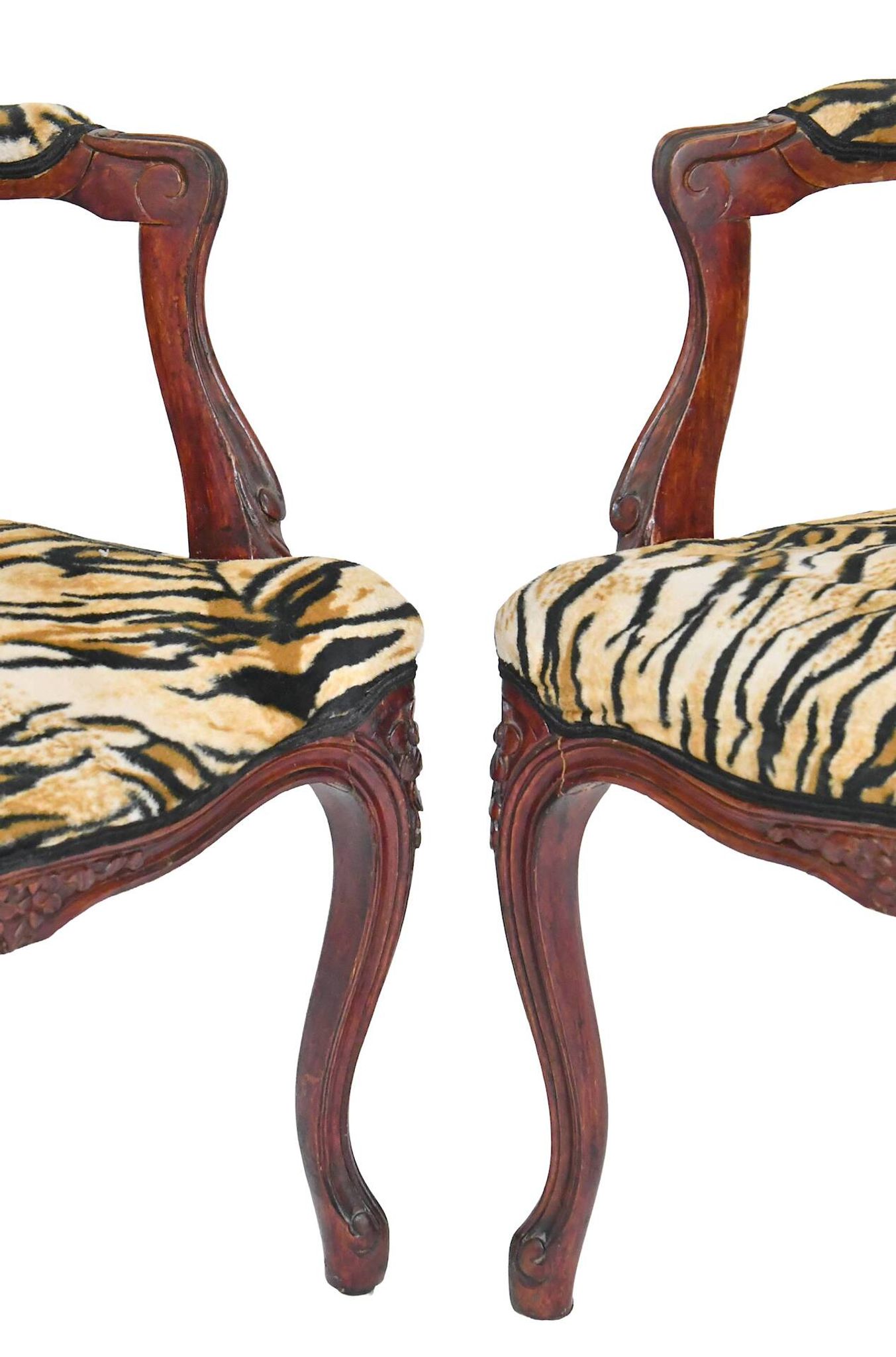 Paire de fauteuils cabriolet de style Louis XV