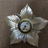 Golden metal flower wall lamp
