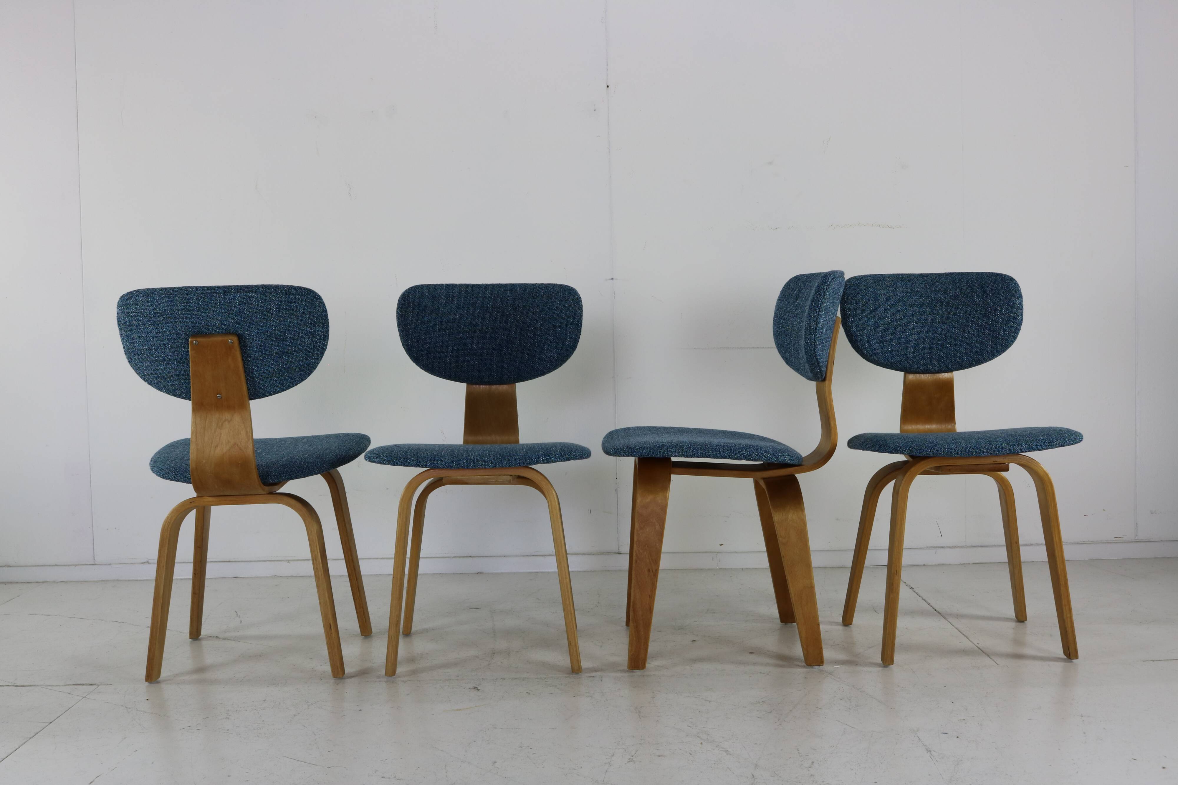 Ensemble de quatre chaises de salle à manger UMS Pastoe conçues par Cees Braakman