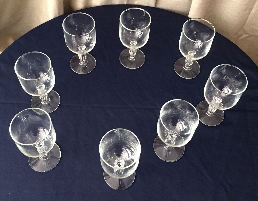 Suite of 8 glasses with port or wine cooked in crystalline tableware