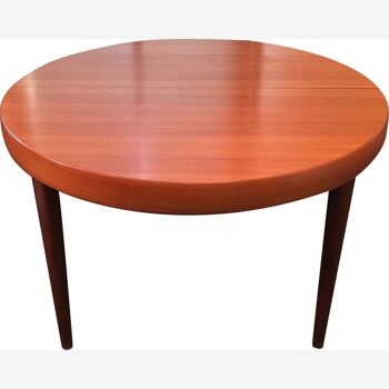 Beautiful round double extendable table, teak Scandinavian style of 50-60 years