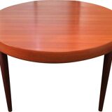 Beautiful round double extendable table, teak Scandinavian style of 50-60 years