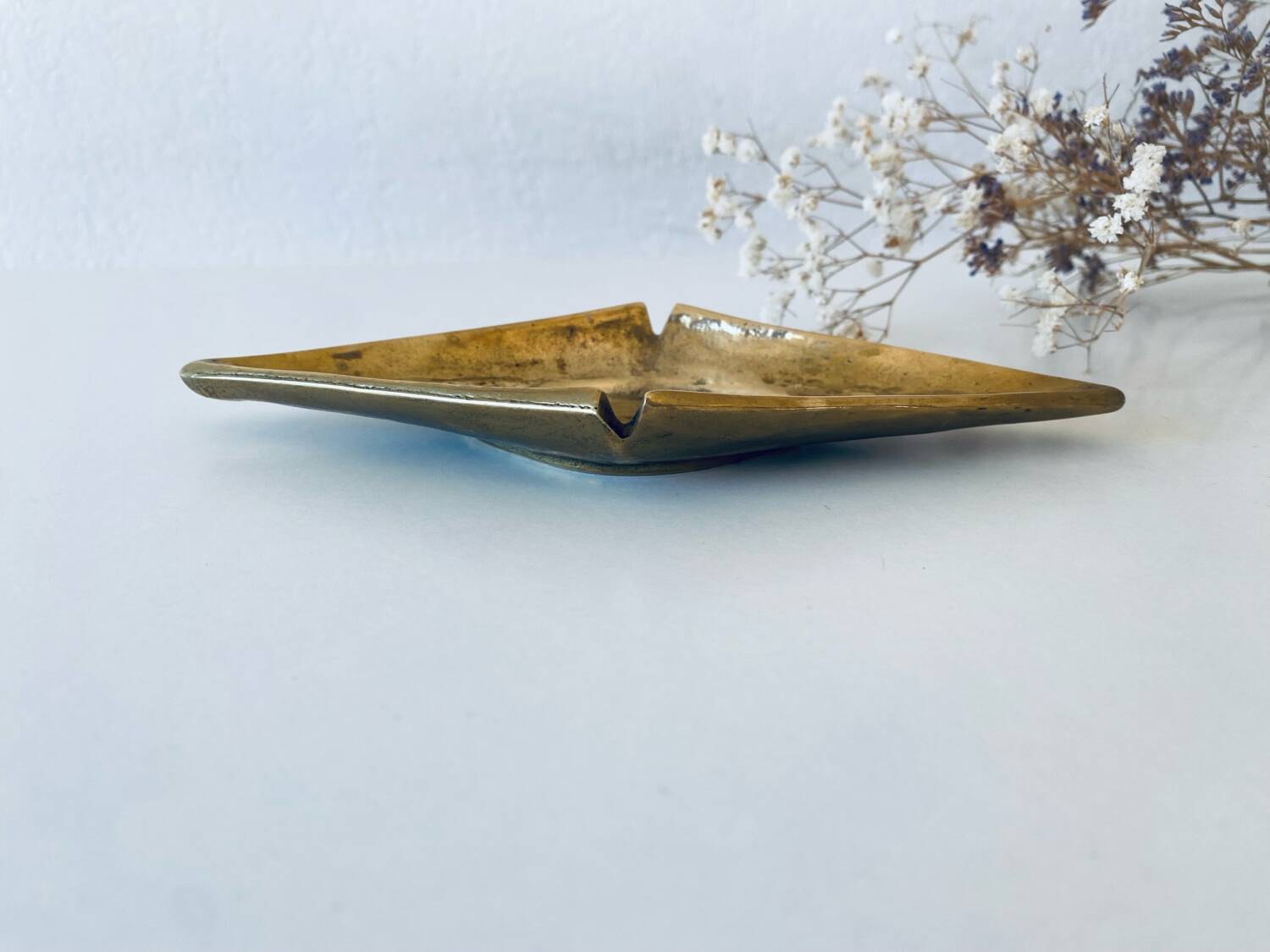 Ashtray or empty pocket diamond design