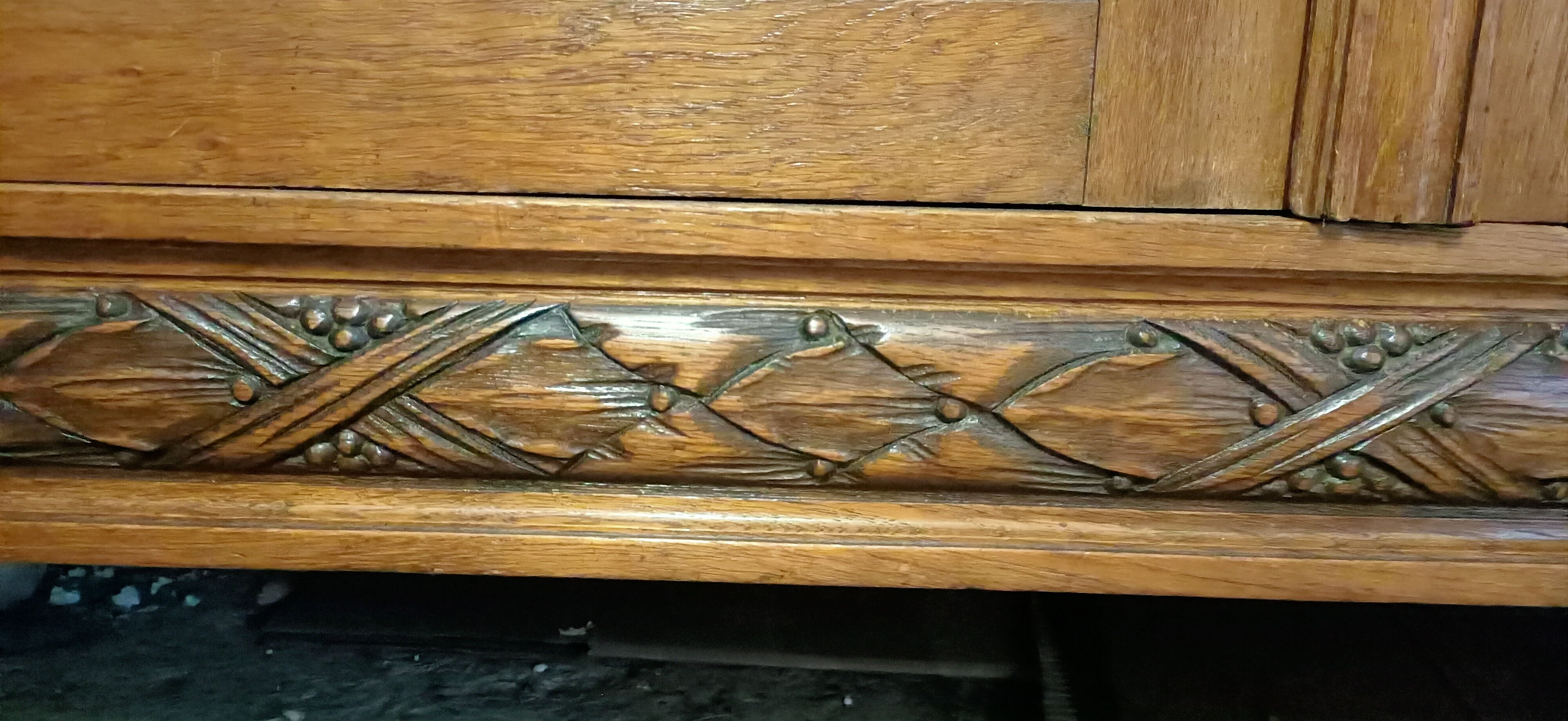 2-door old mirror cabinet