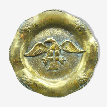 Assiette en bronze décorée d'un aigle