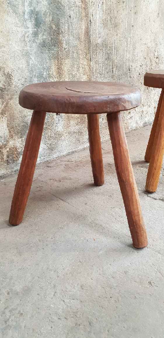 Two stools "brutalize" in solid oak
