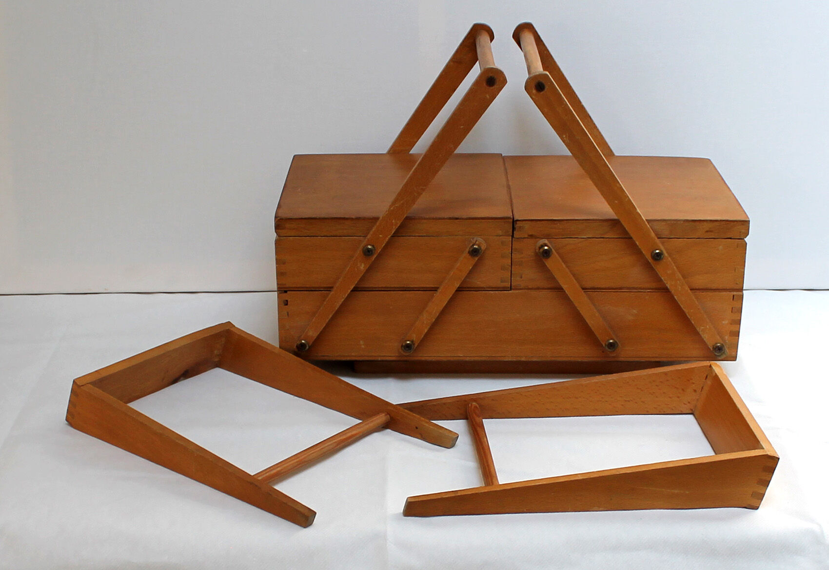 Travailleuse en bois clair 50