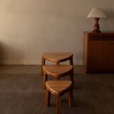 Tables gigognes en chêne massif des années 1970, ensemble de 3 · Plateaux triangulaires organiques