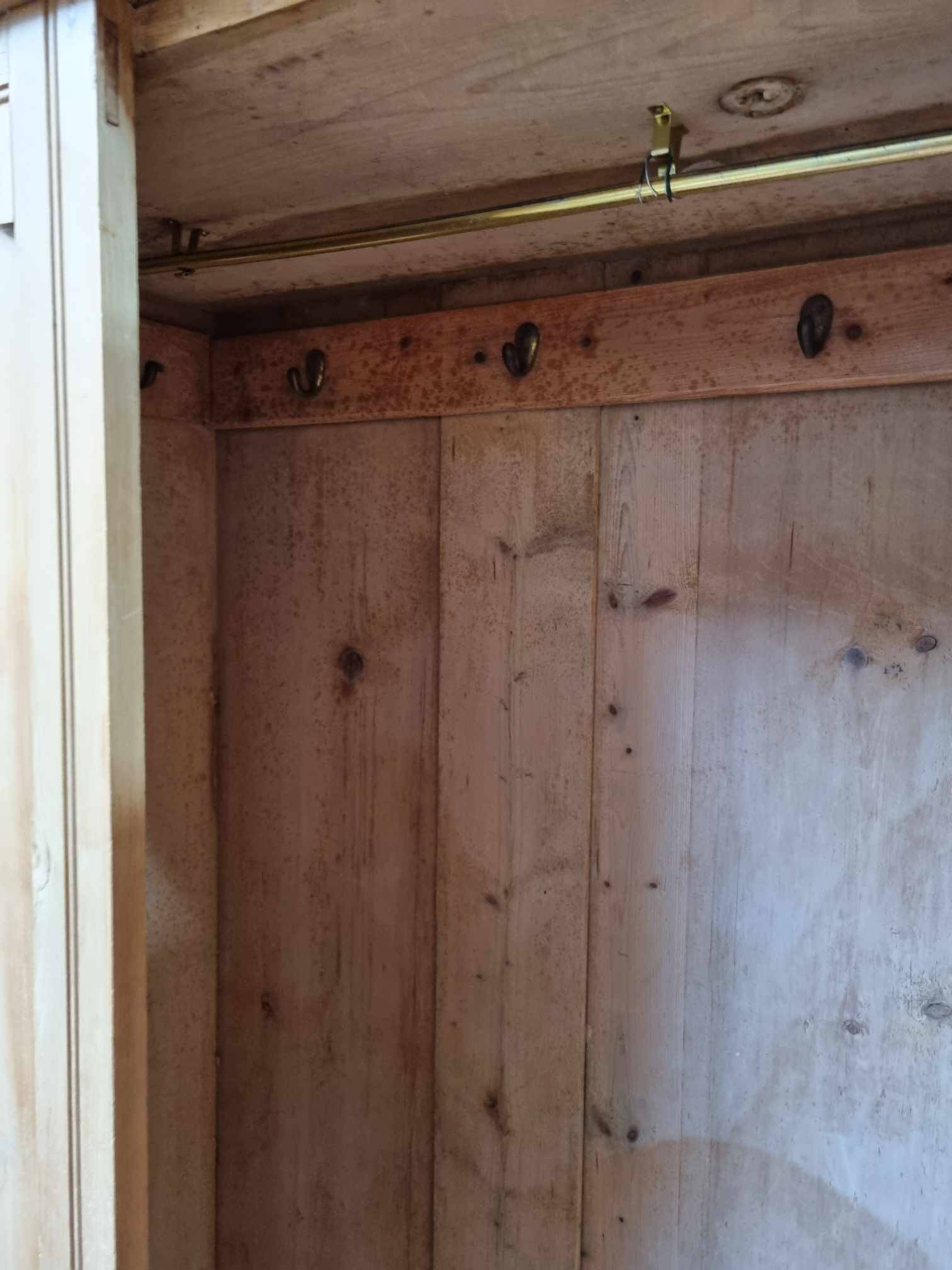 Armoire anglaise en pin