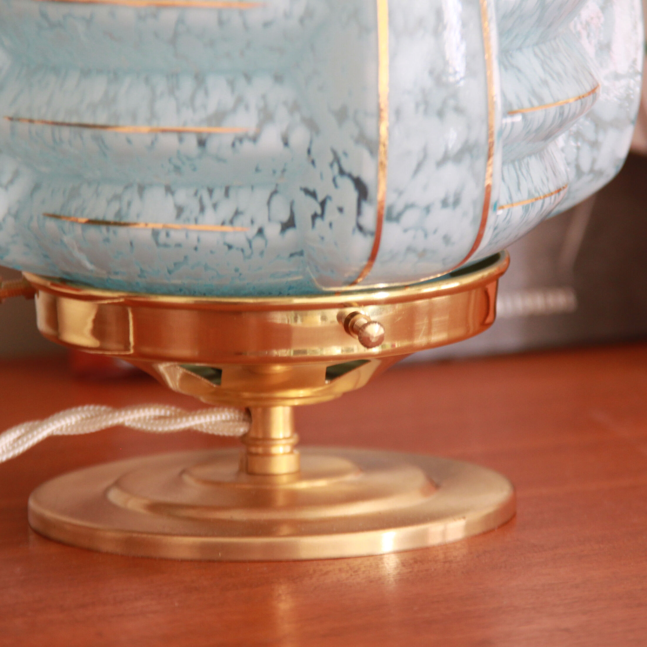 Extra lamp antique globe in glass Clichy speckled beu and gilded nets skyscraper foot brass