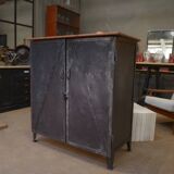 Meuble buffet en métal riveté 1940