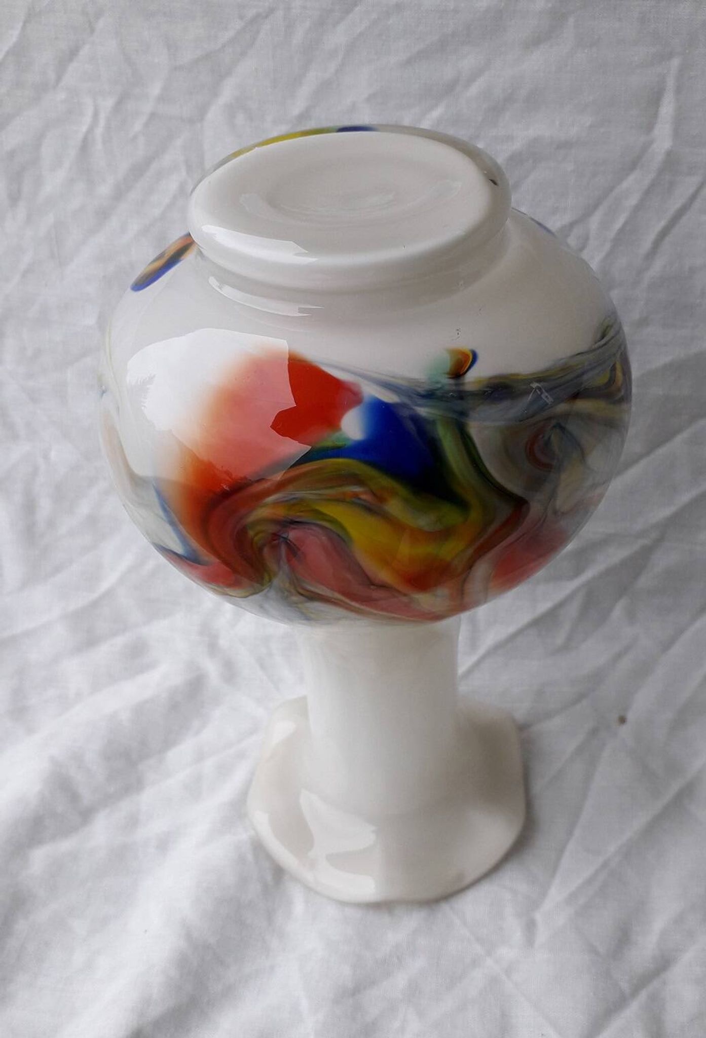 Vase en verre multicolore