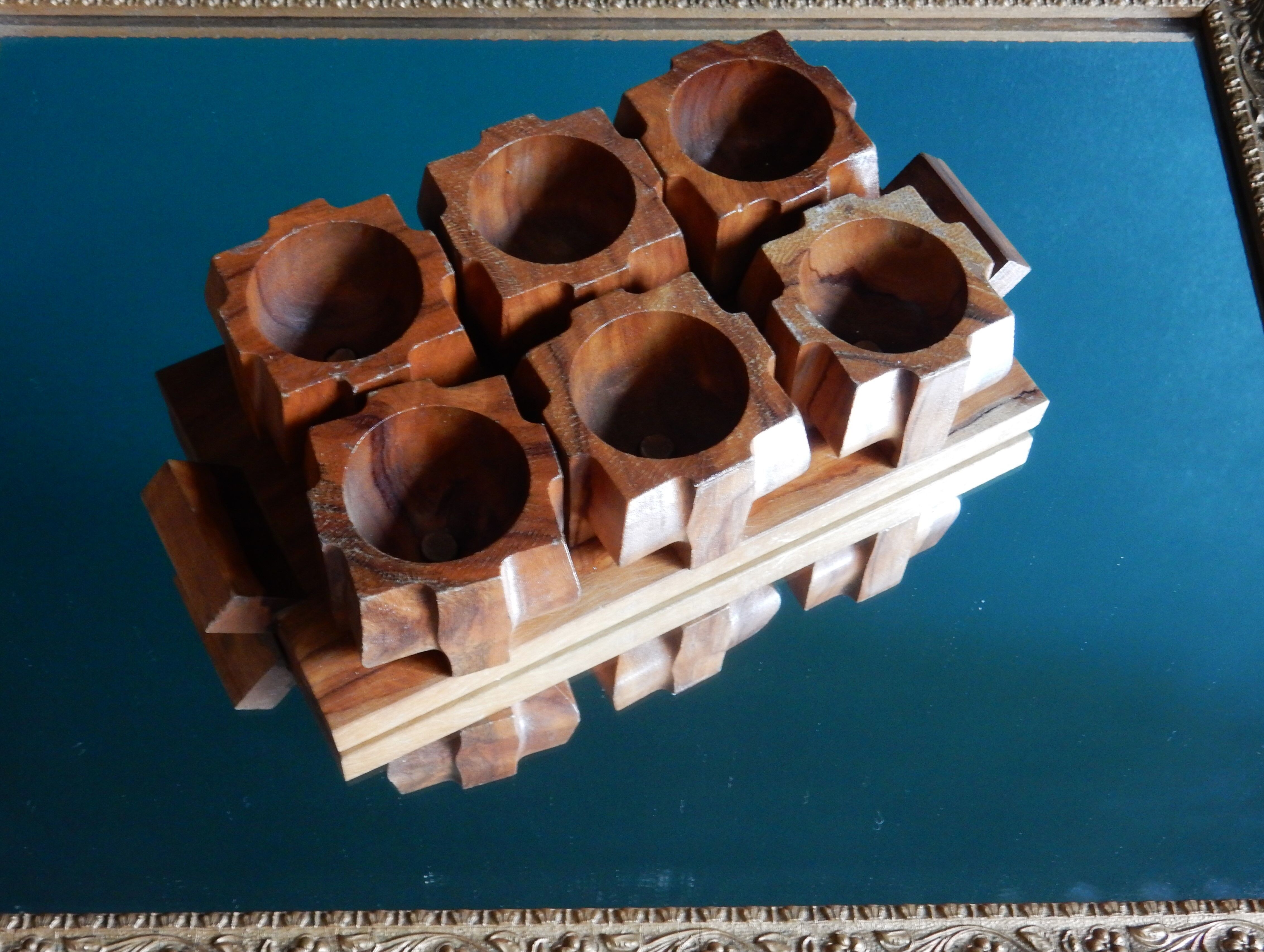 6 egg cups and their olive wood tray