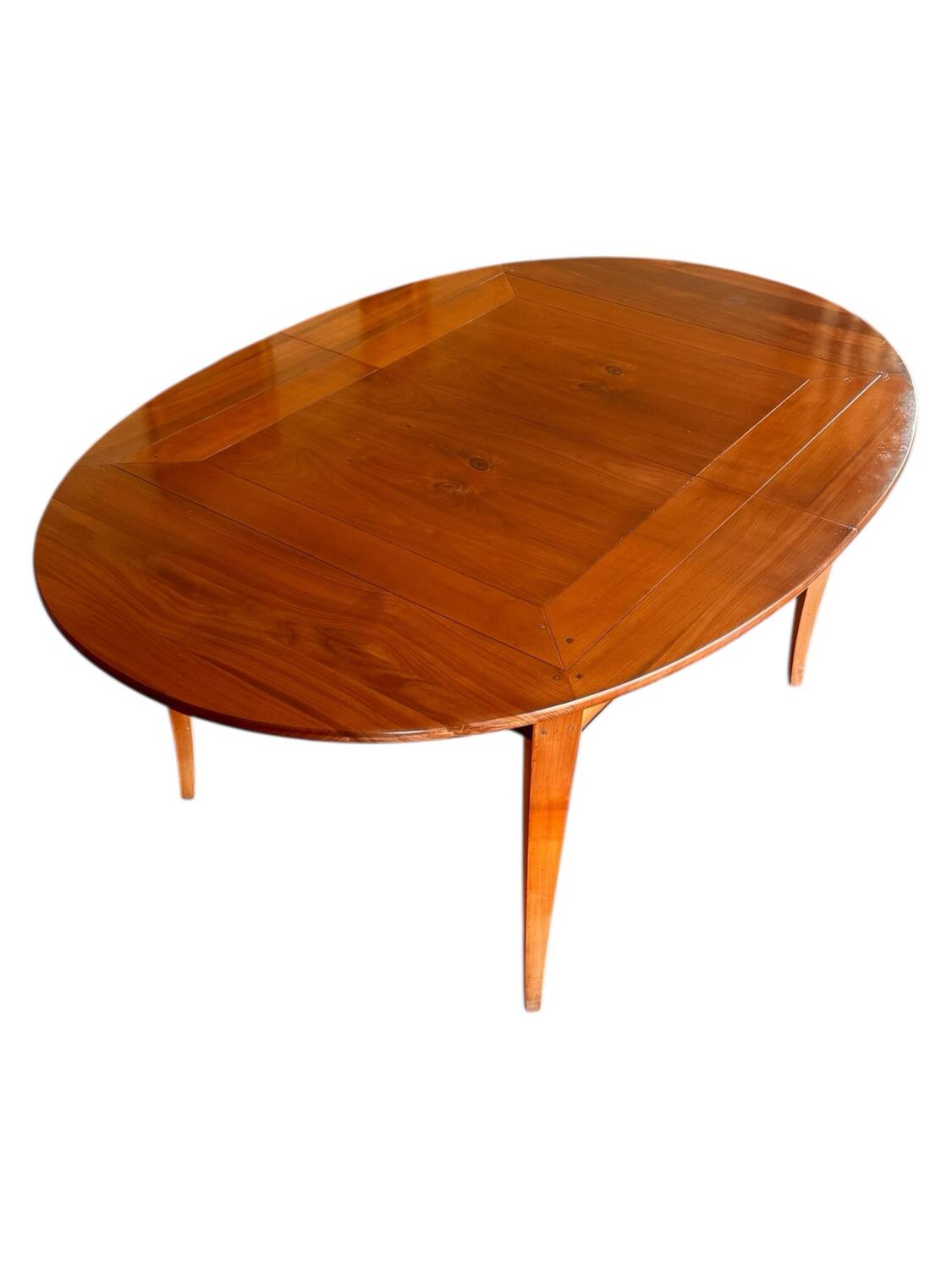 Extendable dining table