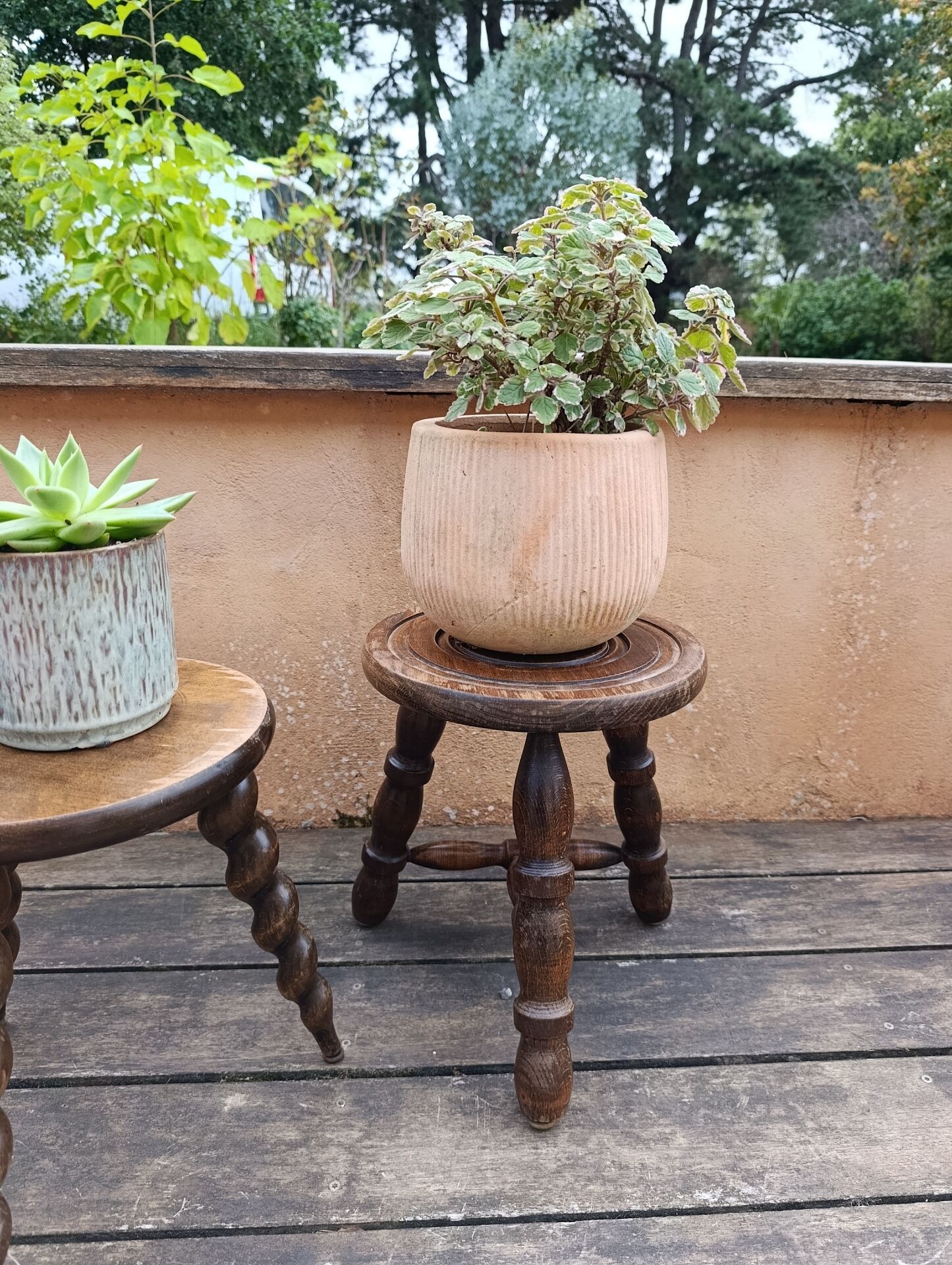 Tabouret tripode bois massif | art populaire