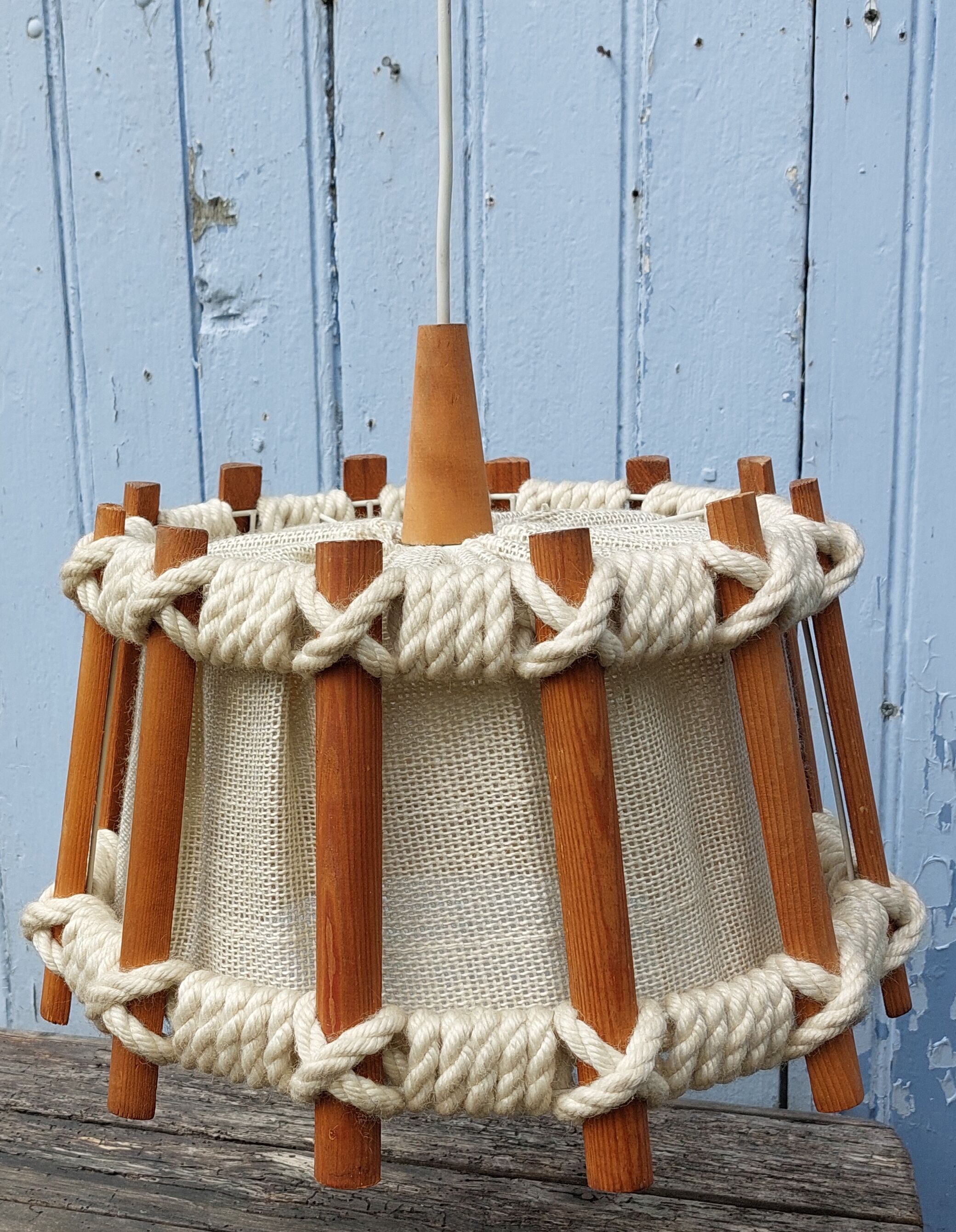 Wooden and rope suspension