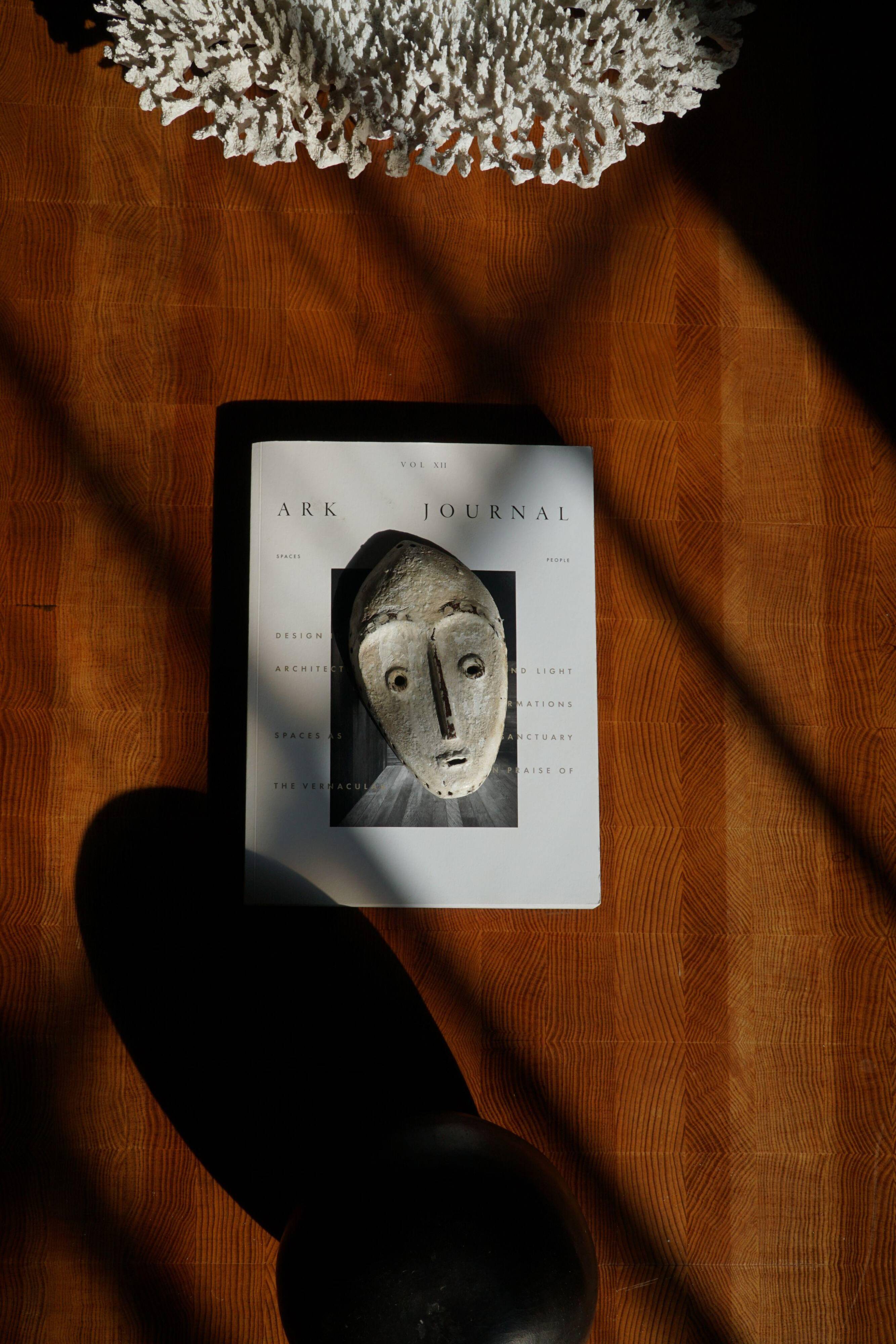 Large rectangular coffee table in solid pine from the mid-century, Danish modern, 1960s.