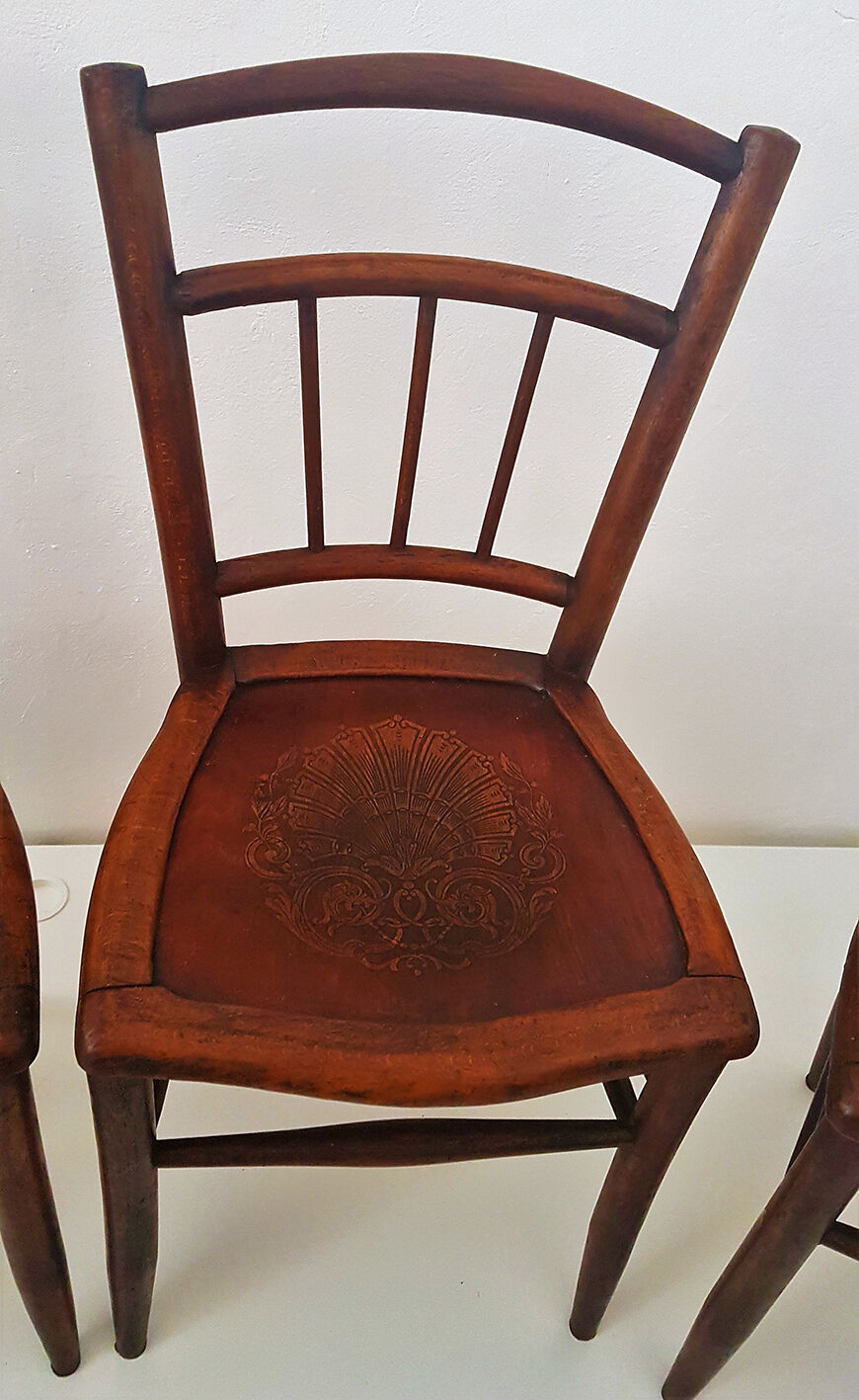 Set of 4 bistro chairs wood